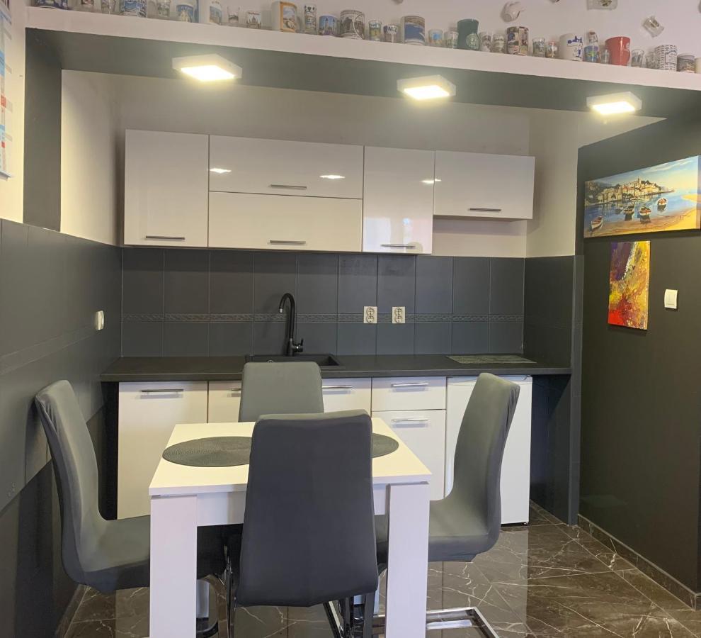 Studio Dama Blizina Amfiteatra I Bus Kolodvora ,Besplatan Privatni Parking,Self-Check- In Пула Екстер'єр фото