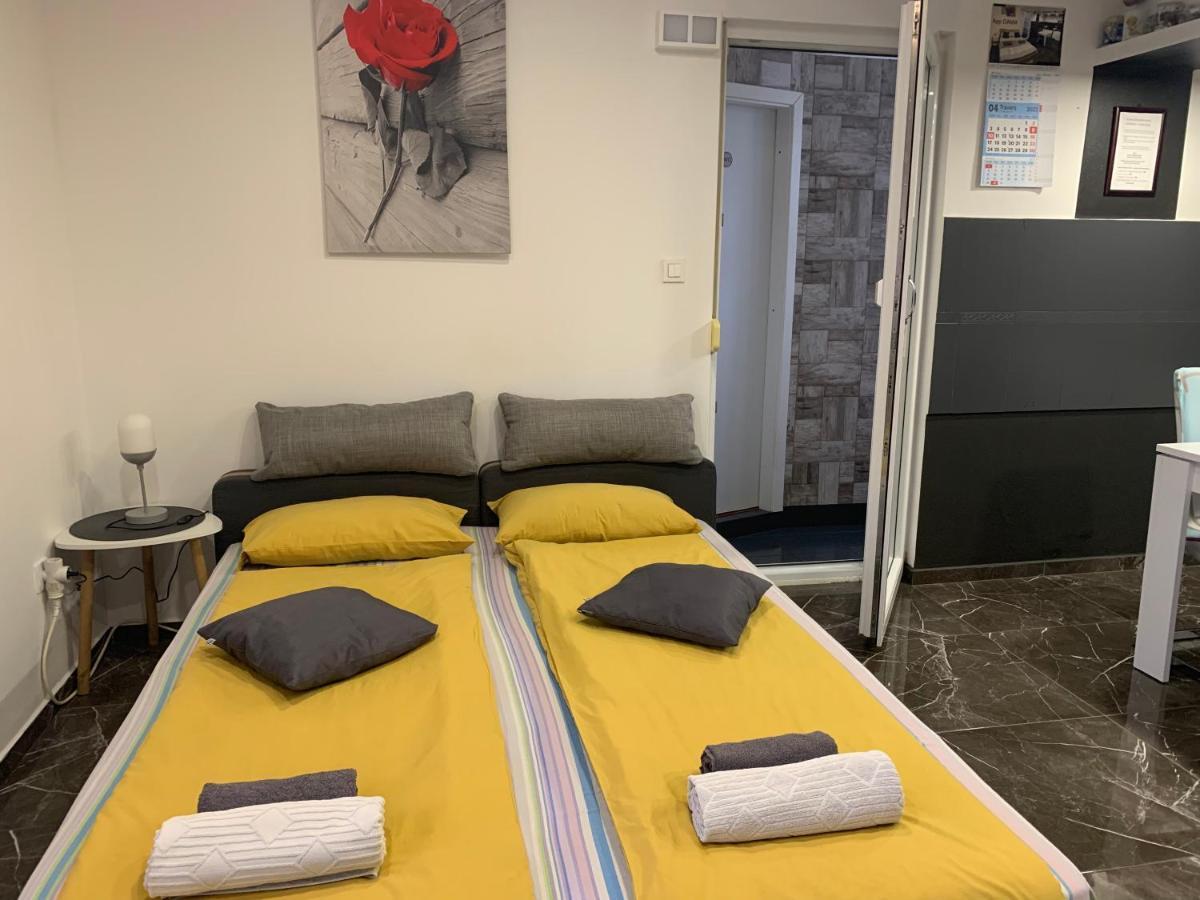 Studio Dama Blizina Amfiteatra I Bus Kolodvora ,Besplatan Privatni Parking,Self-Check- In Пула Екстер'єр фото