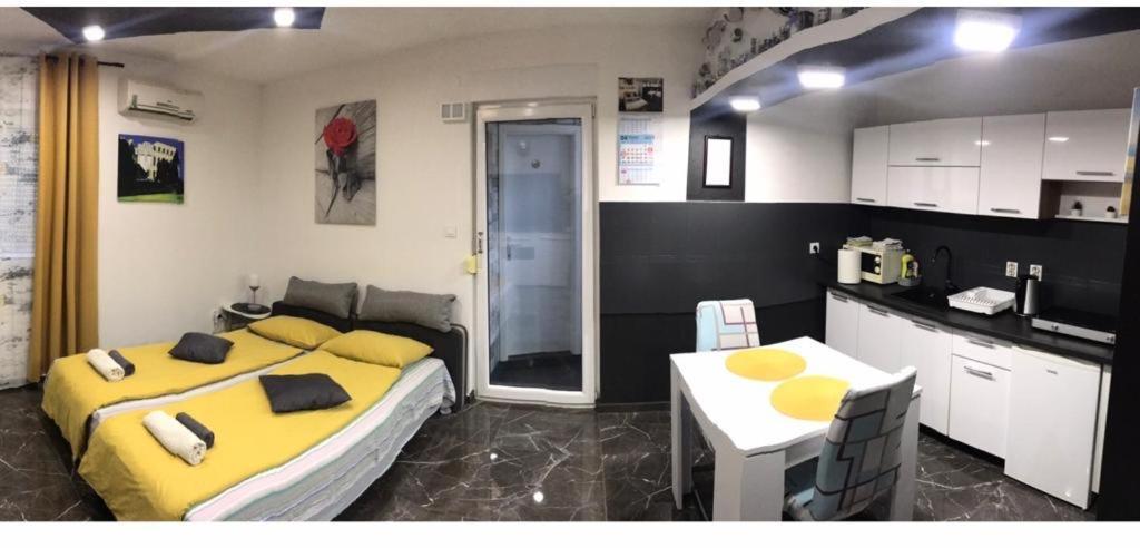 Studio Dama Blizina Amfiteatra I Bus Kolodvora ,Besplatan Privatni Parking,Self-Check- In Пула Екстер'єр фото
