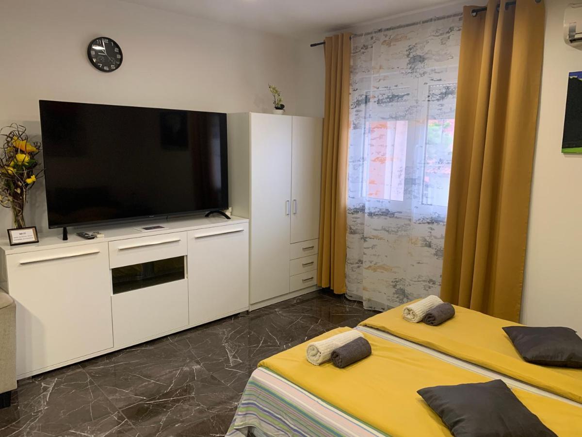 Studio Dama Blizina Amfiteatra I Bus Kolodvora ,Besplatan Privatni Parking,Self-Check- In Пула Екстер'єр фото